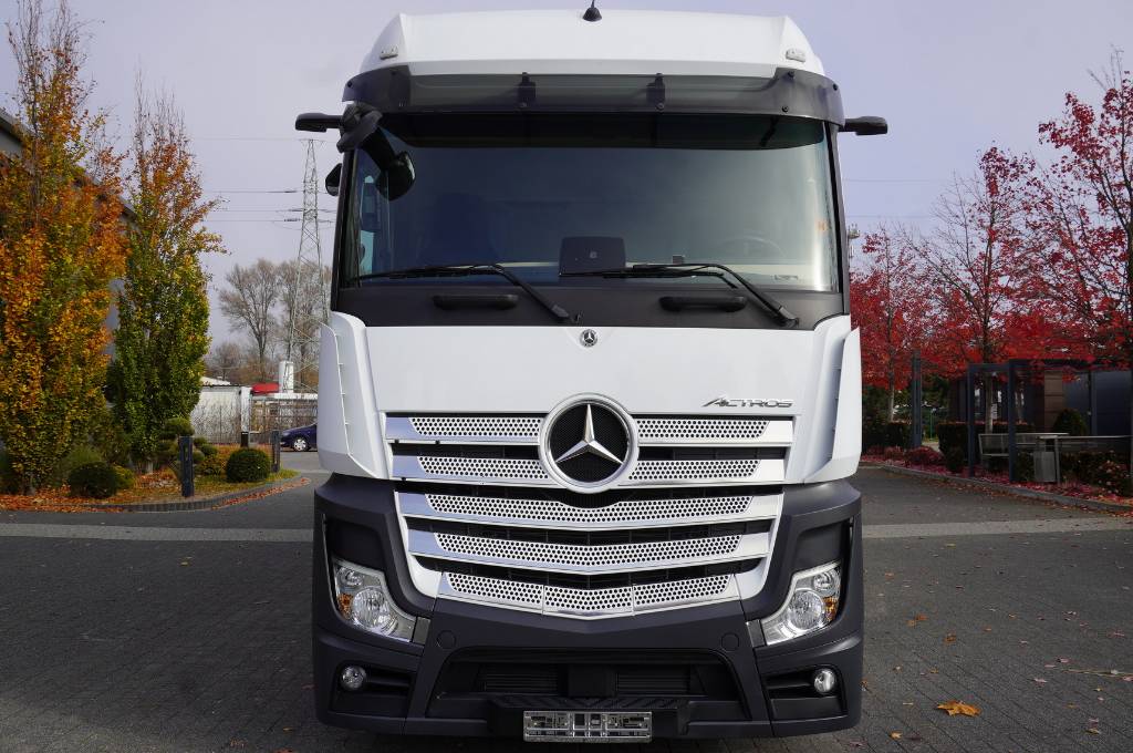 Mercedes-Benz Actros 2542 MP5 6x2 E6 / Kiesling refrigerated tru