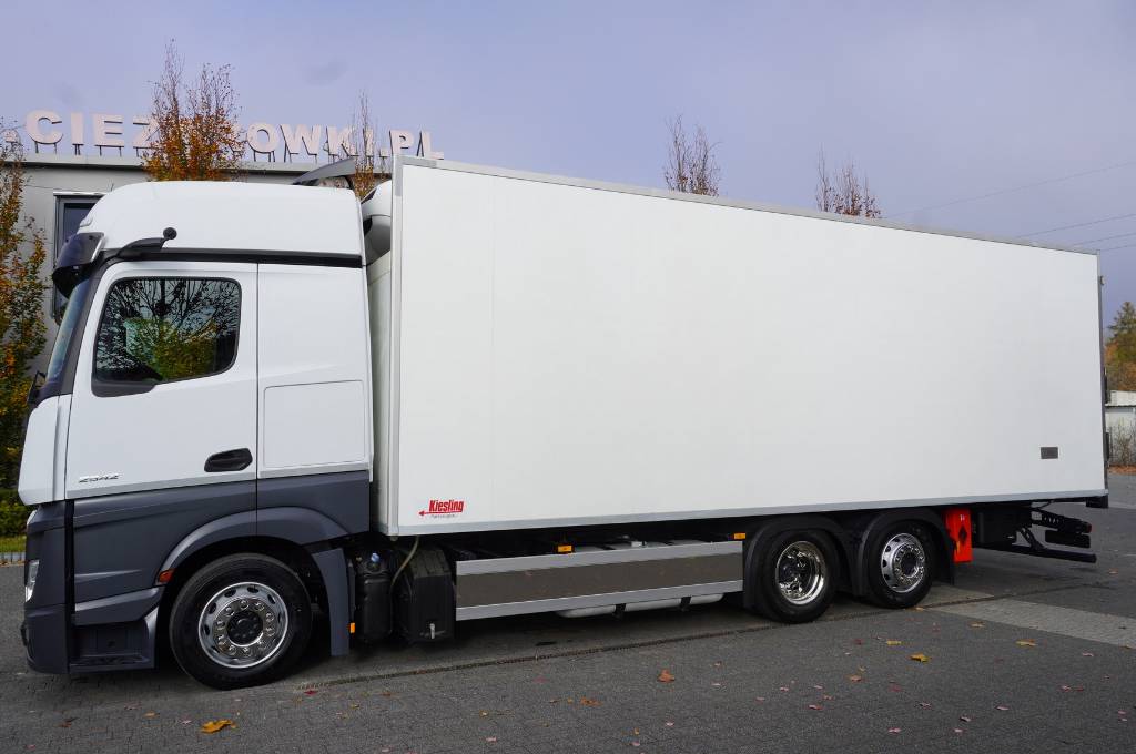 Mercedes-Benz Actros 2542 MP5 6x2 E6 / Kiesling refrigerated tru