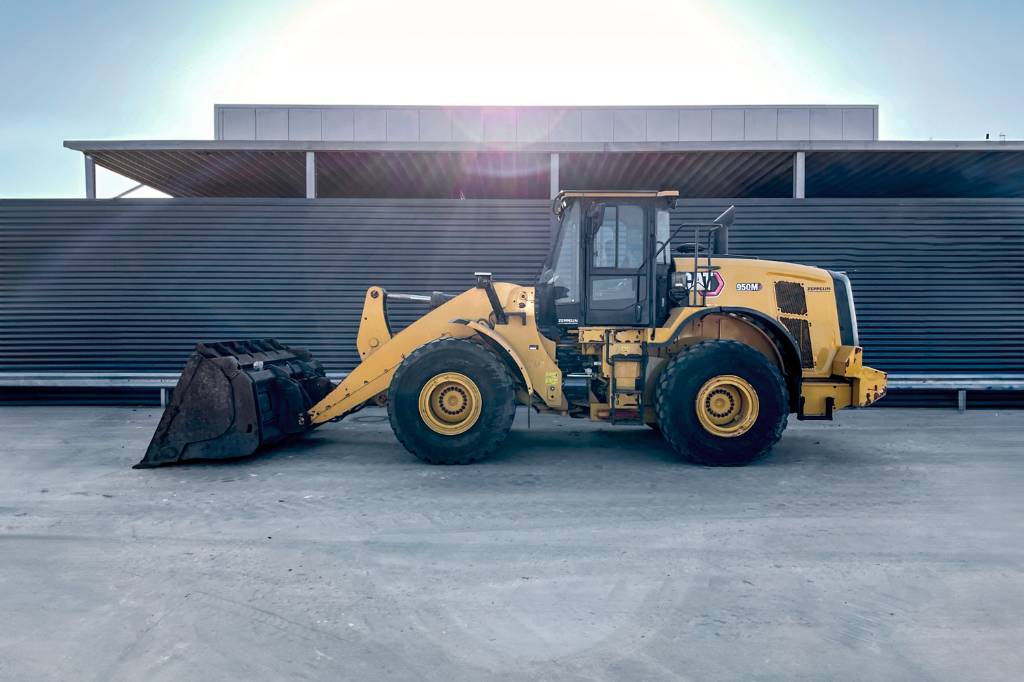 CAT 950M