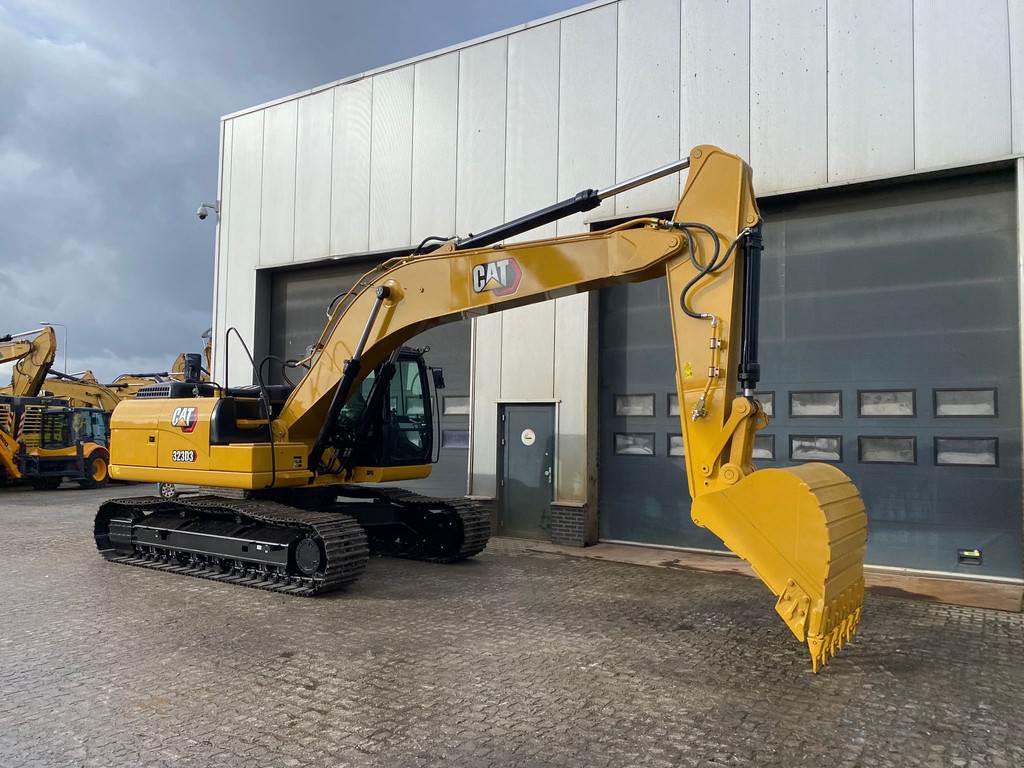 CAT 323D3