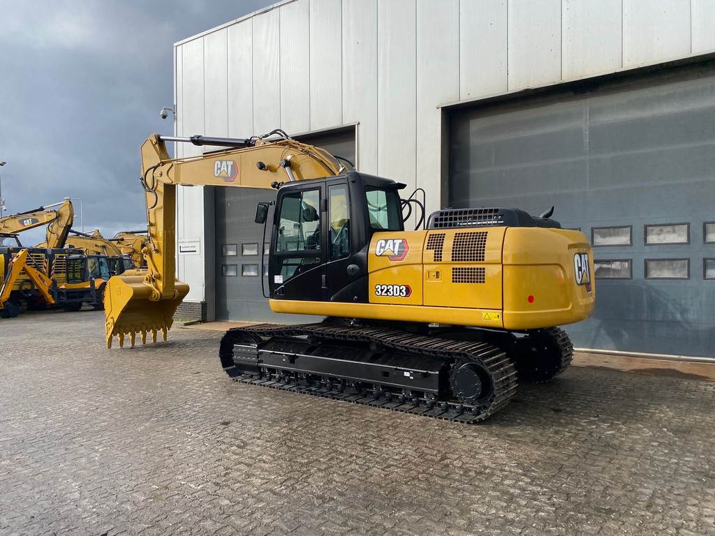 CAT 323D3