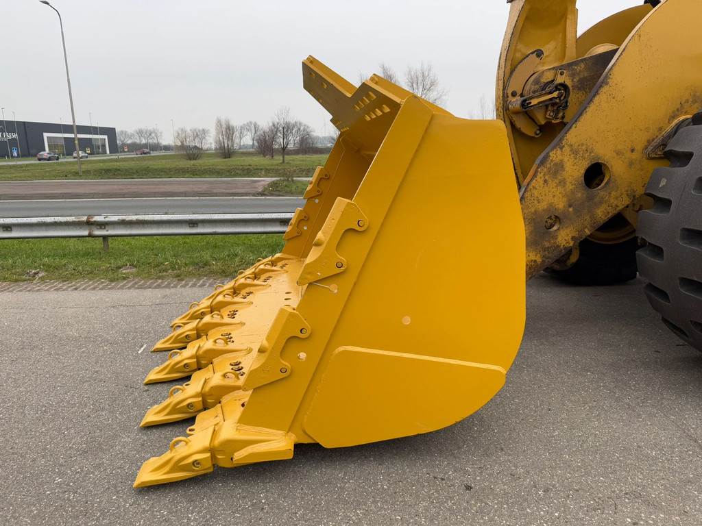 CAT 988K - New Rock bucket / Tires / CE / EPA