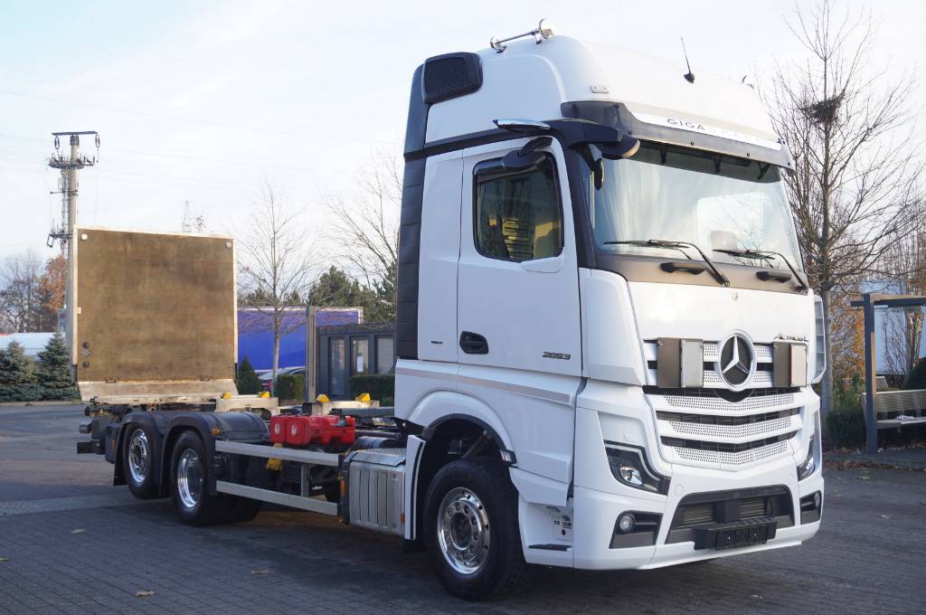 Mercedes-Benz Actros L 2853 BDF cab Gigaspace Lounge chair / 6x2