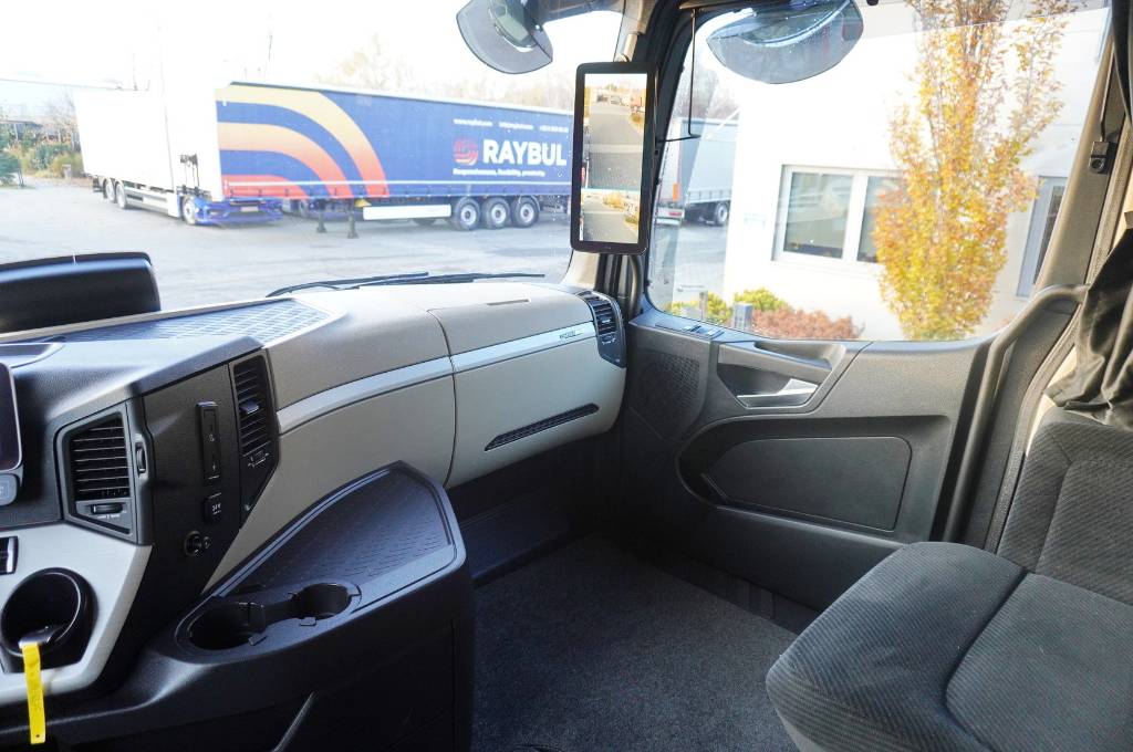 Mercedes-Benz Actros L 2853 BDF cab Gigaspace Lounge chair / 6x2