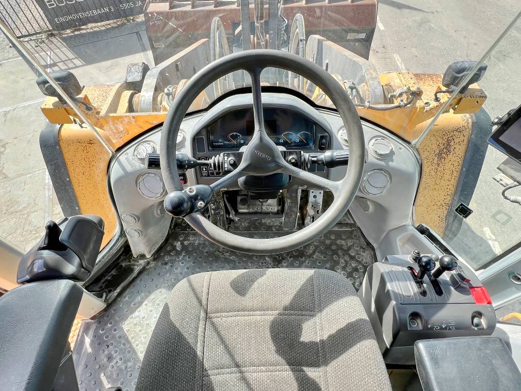 Volvo L220F - CDC Steering / Weight System