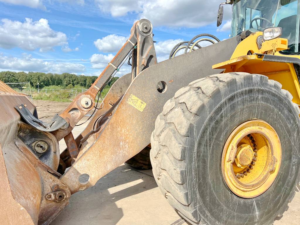 Volvo L220F - CDC Steering / Weight System