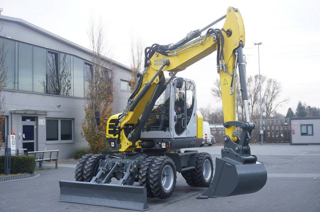 Wacker Neuson EW100 wheeled excavator / only 3800 mth