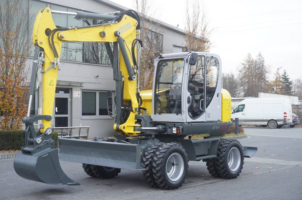 Wacker Neuson EW100 wheeled excavator / only 3800 mth