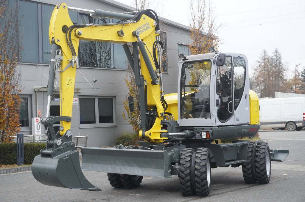 Wacker Neuson EW100 wheeled excavator / only 3800 mth