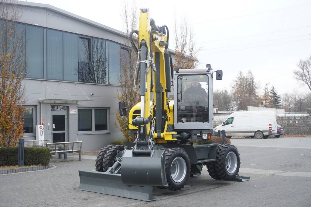 Wacker Neuson EW100 wheeled excavator / only 3800 mth