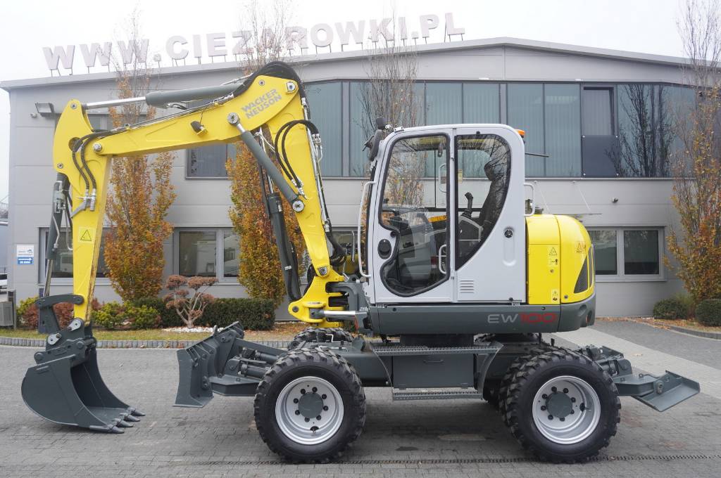 Wacker Neuson EW100 wheeled excavator / only 3800 mth