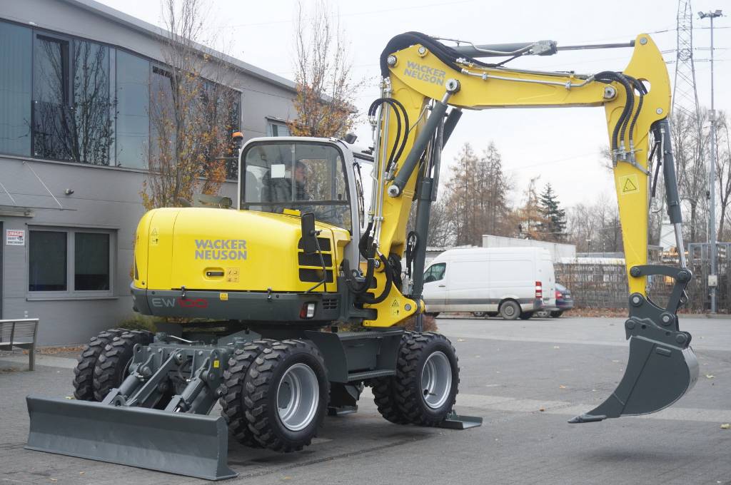 Wacker Neuson EW100 wheeled excavator / only 3800 mth