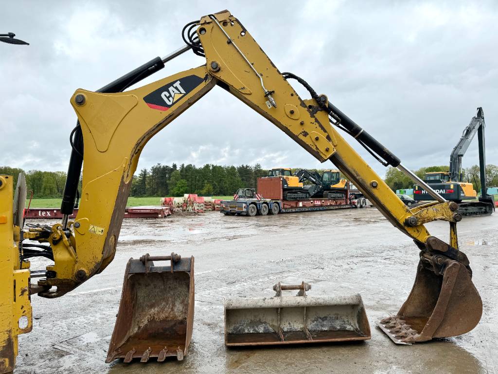 CAT 434F - 4 Buckets + Forks / All Wheel Steering