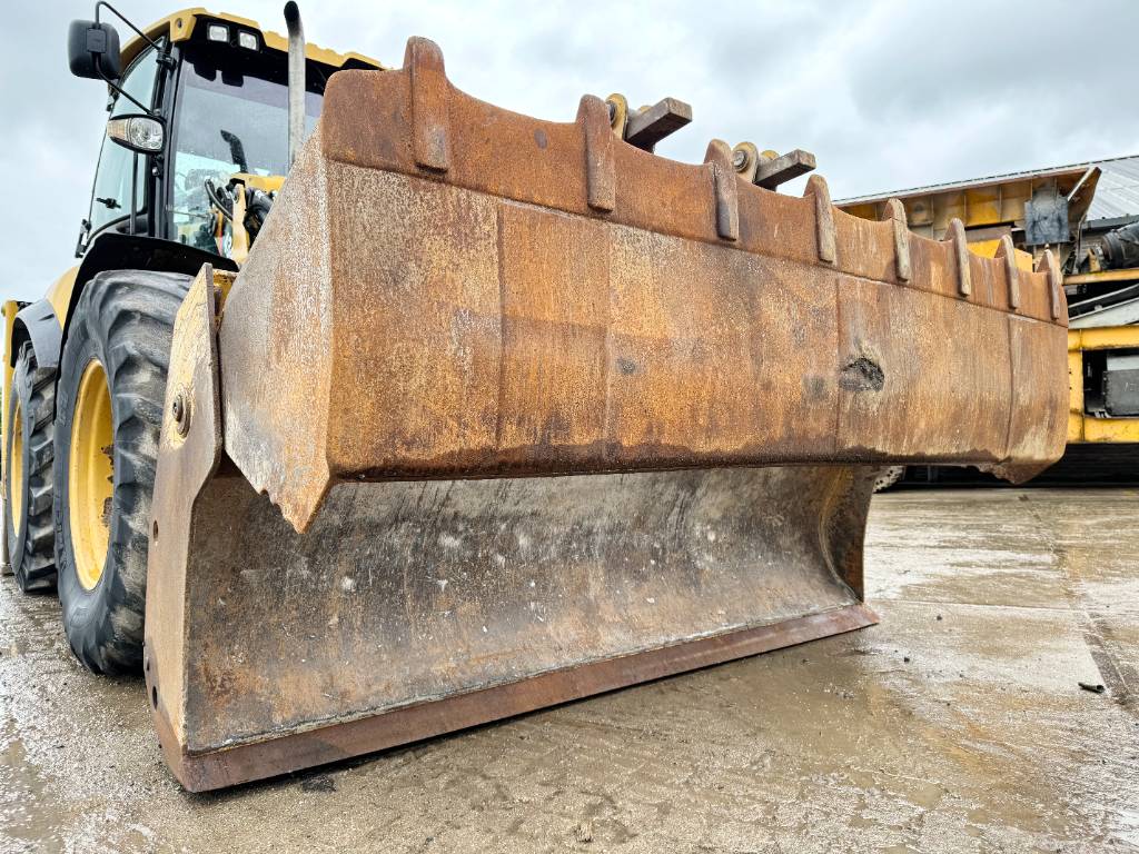 CAT 434F - 4 Buckets + Forks / All Wheel Steering