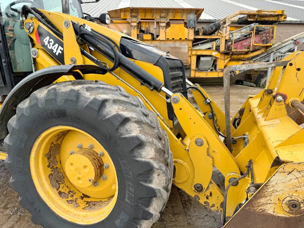 CAT 434F - 4 Buckets + Forks / All Wheel Steering