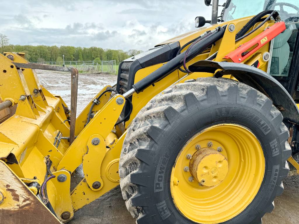 CAT 434F - 4 Buckets + Forks / All Wheel Steering