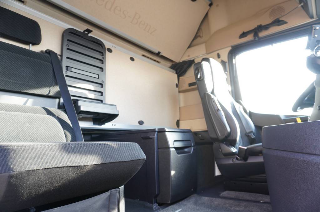 Mercedes-Benz Actros L 2853 BDF cab Gigaspace Lounge chair / 6x2