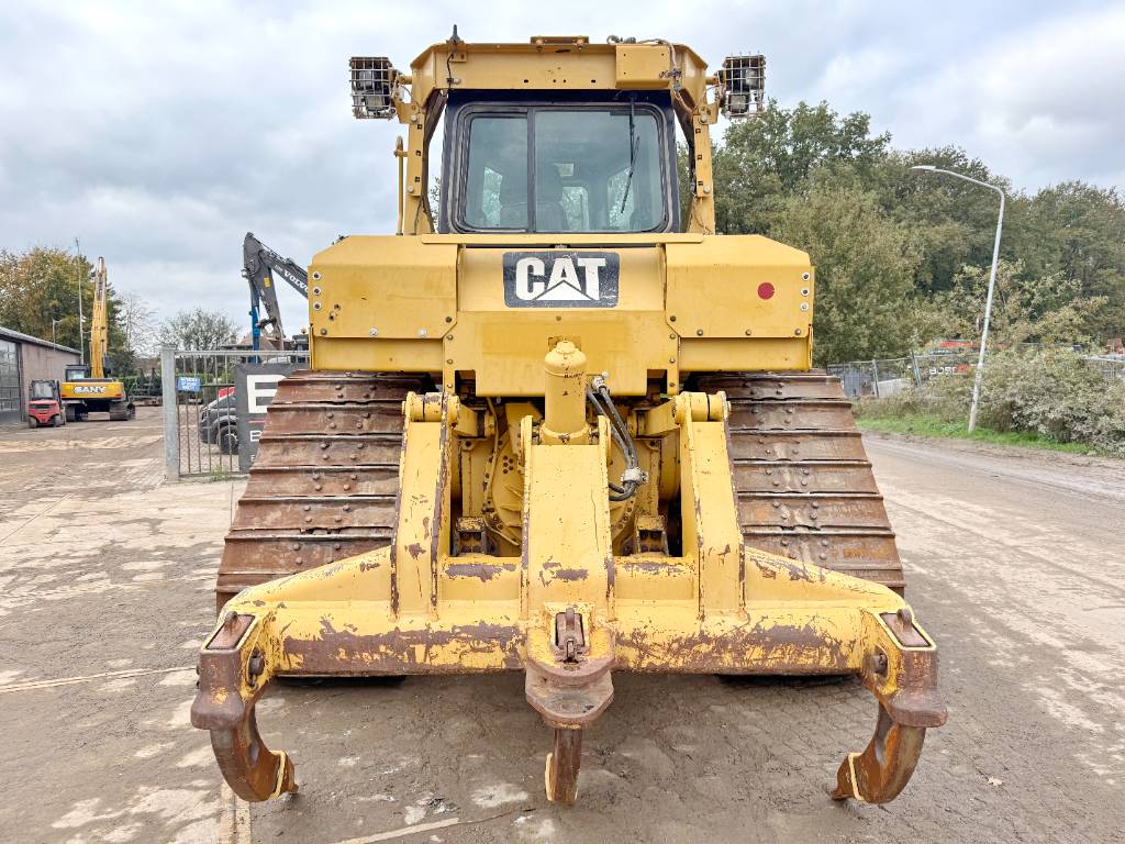 CAT D6T - Ripper / 6-way blade