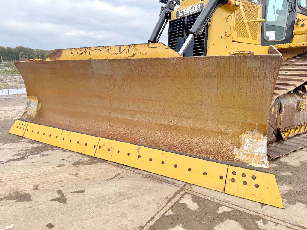 CAT D6T - Ripper / 6-way blade