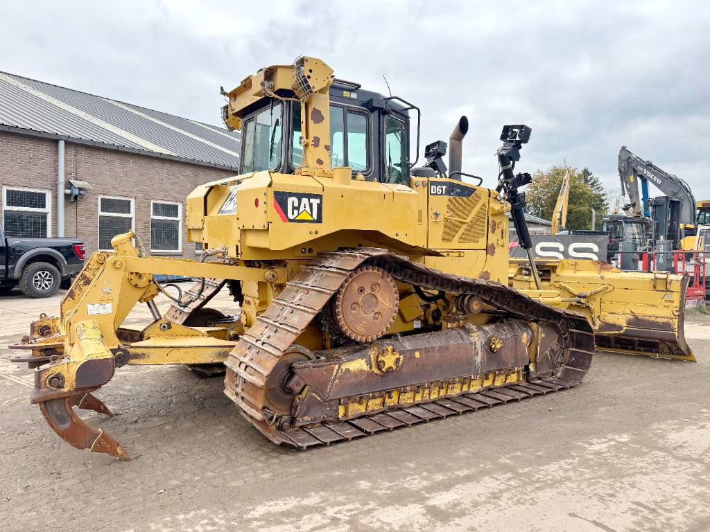 CAT D6T - Ripper / 6-way blade