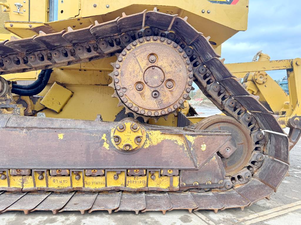 CAT D6T - Ripper / 6-way blade