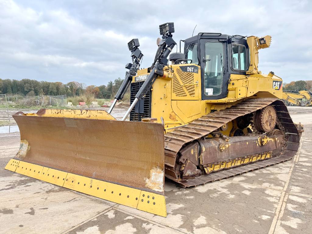 CAT D6T - Ripper / 6-way blade