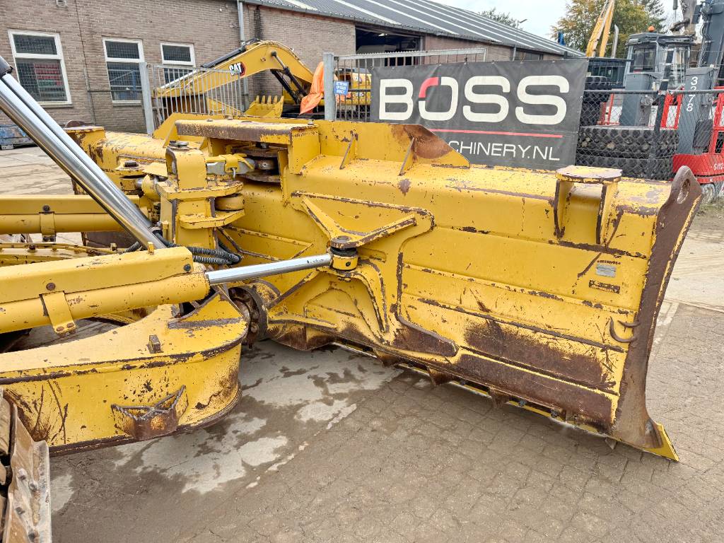 CAT D6T - Ripper / 6-way blade