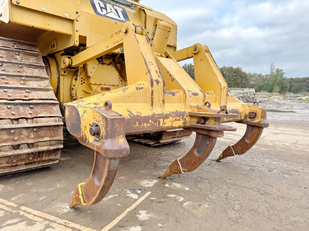 CAT D6T - Ripper / 6-way blade