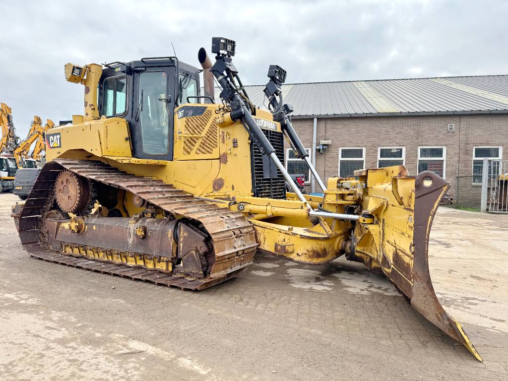 CAT D6T - Ripper / 6-way blade