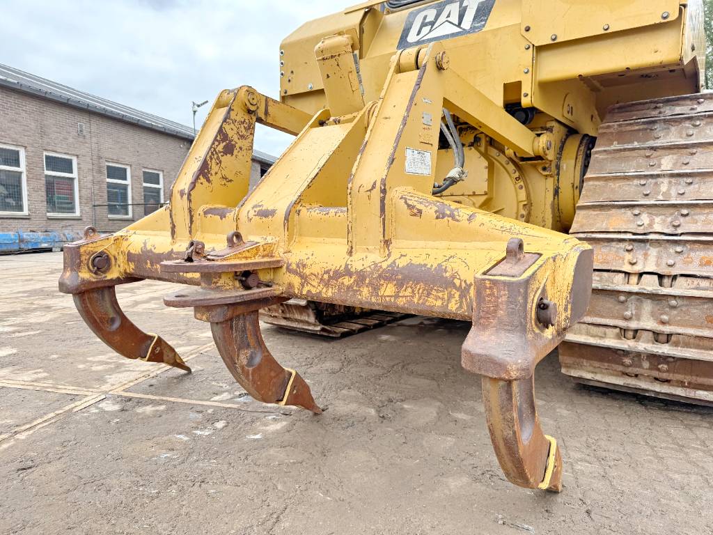 CAT D6T - Ripper / 6-way blade