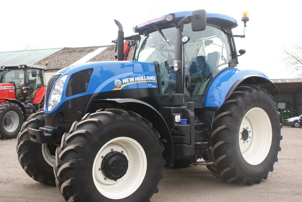 New Holland T7.200 Range Command - Year of manufacture: 2015 - Tractors ...