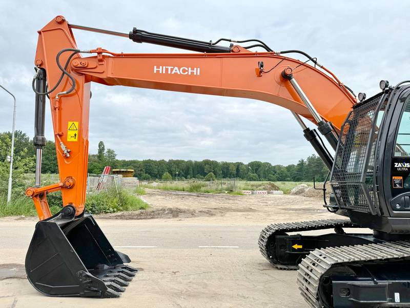 Hitachi ZX220LC-5G / 2024 ULTRA MODEL / ISUZU ENGINE