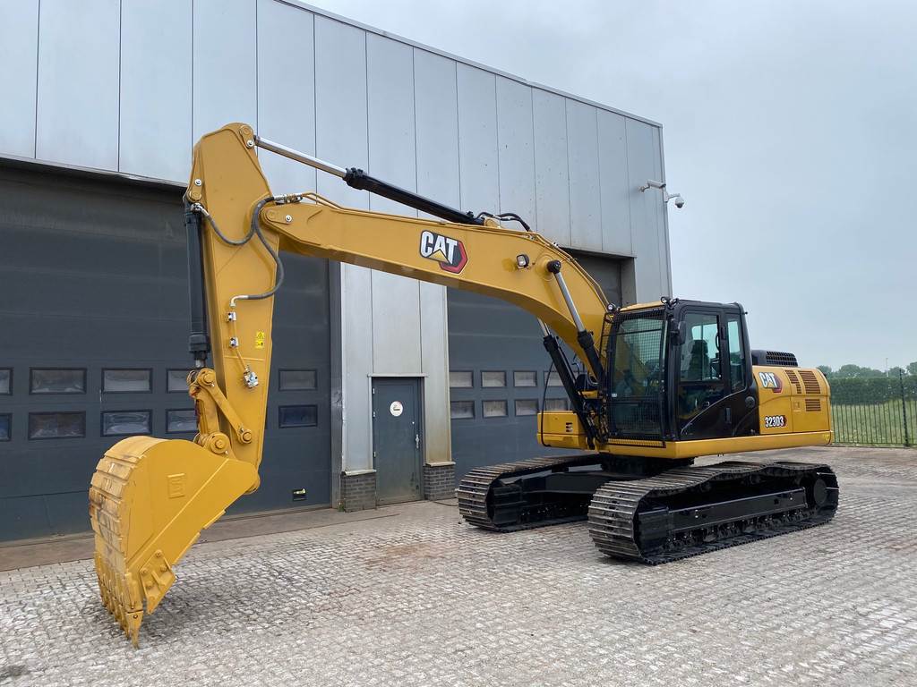 CAT 323D3