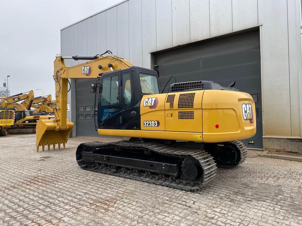 CAT 323D3