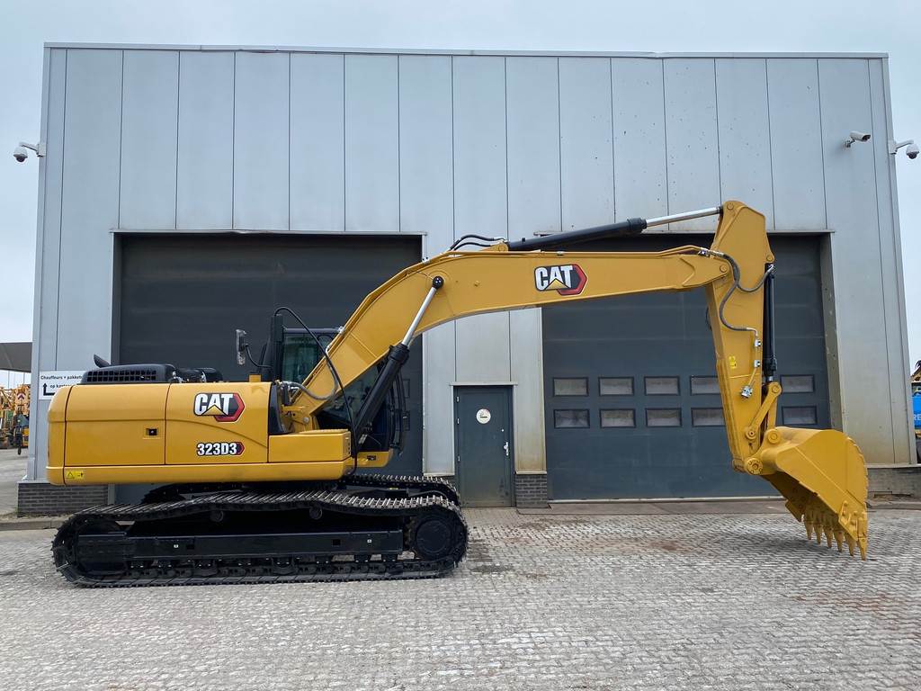 CAT 323D3