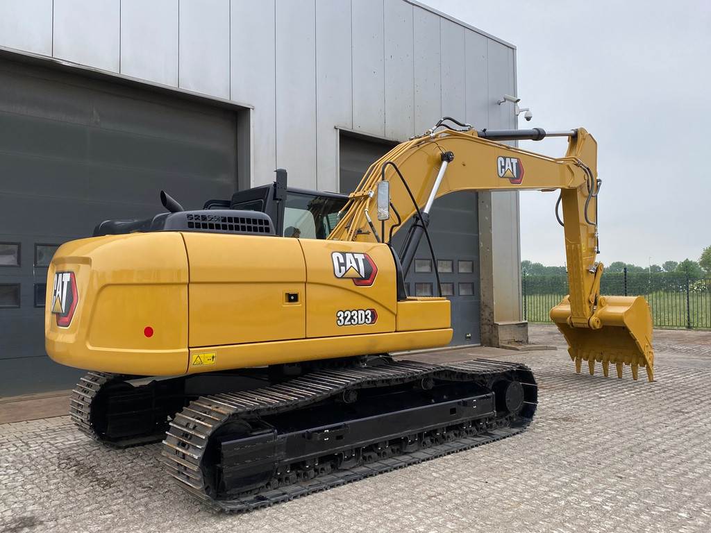 CAT 323D3