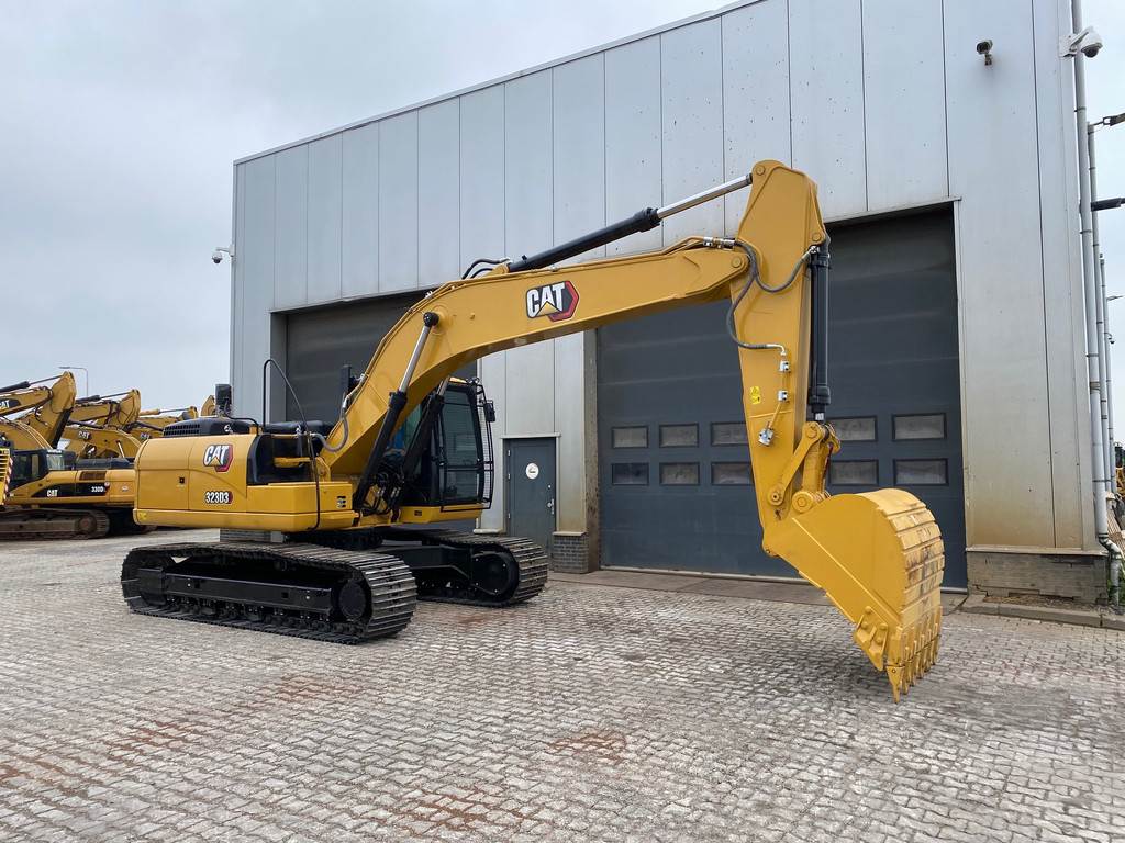 CAT 323D3