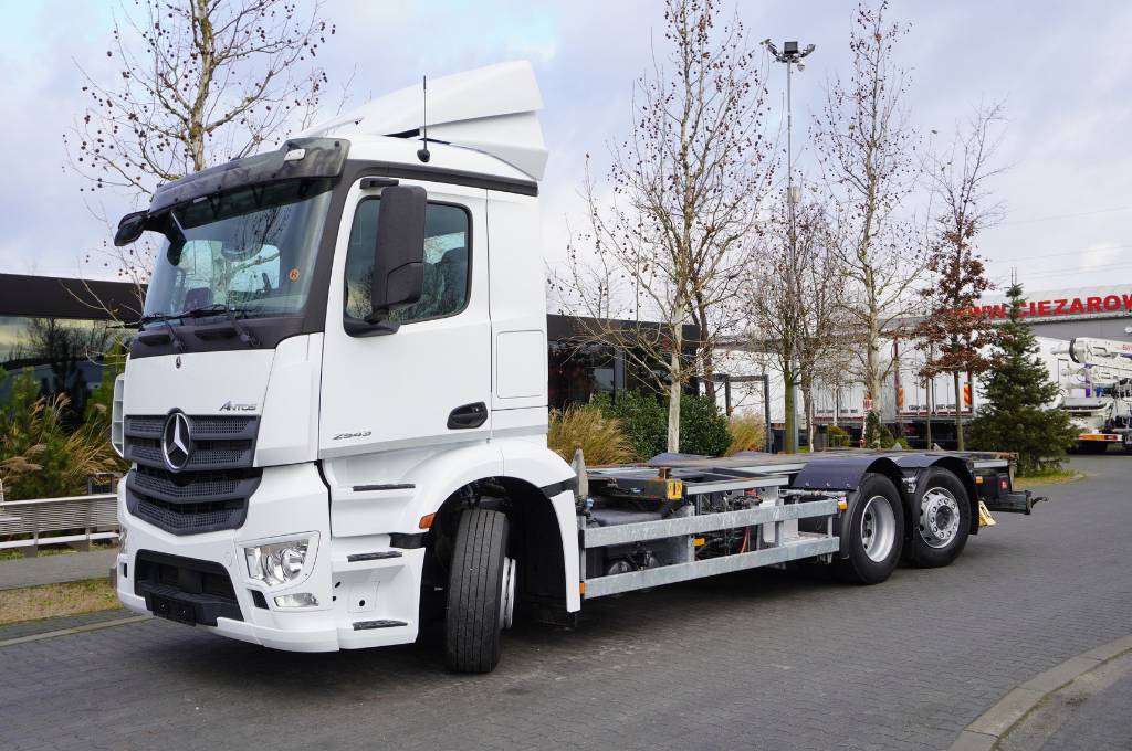 Mercedes-Benz Antos 2543 / liftable BDF / 5th wheel / 2020/430HP