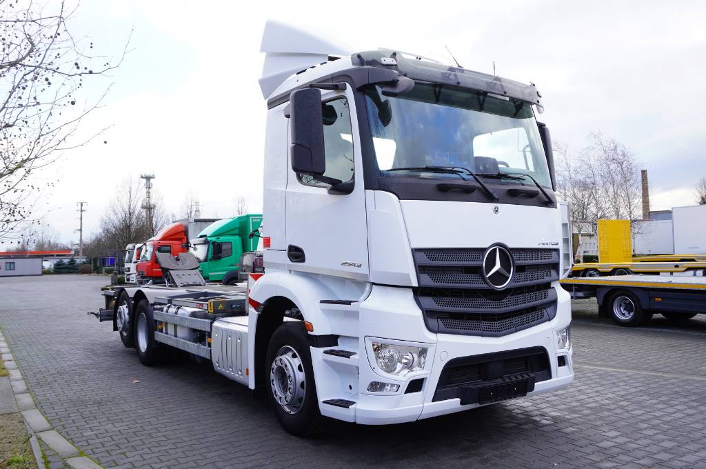 Mercedes-Benz Antos 2543 / liftable BDF / 5th wheel / 2020/430HP