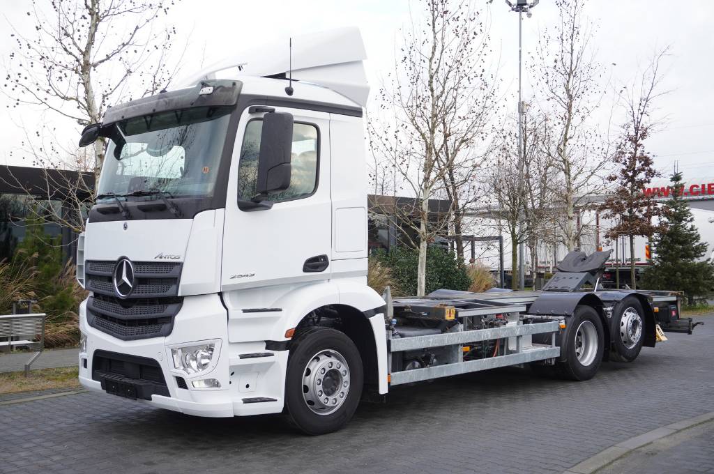 Mercedes-Benz Antos 2543 / liftable BDF / 5th wheel / 2020/430HP