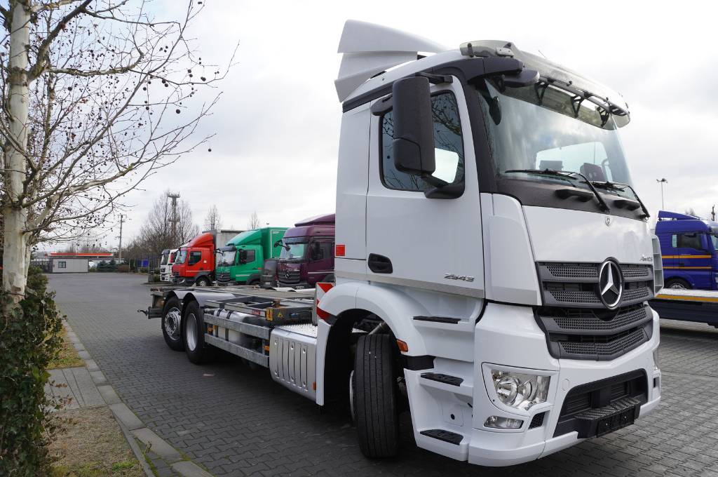 Mercedes-Benz Antos 2543 / liftable BDF / 5th wheel / 2020/430HP