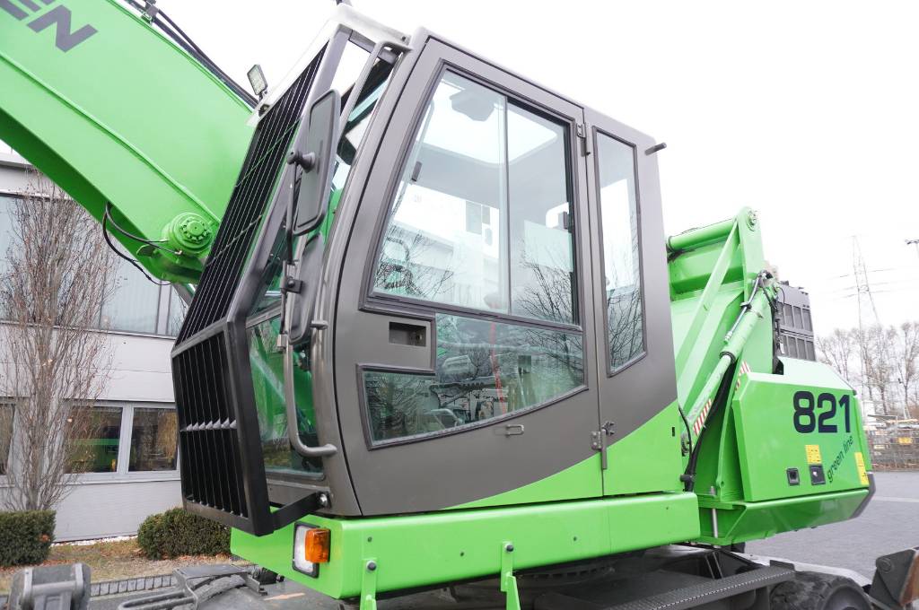 Sennebogen 821 Green Line material handling excavator