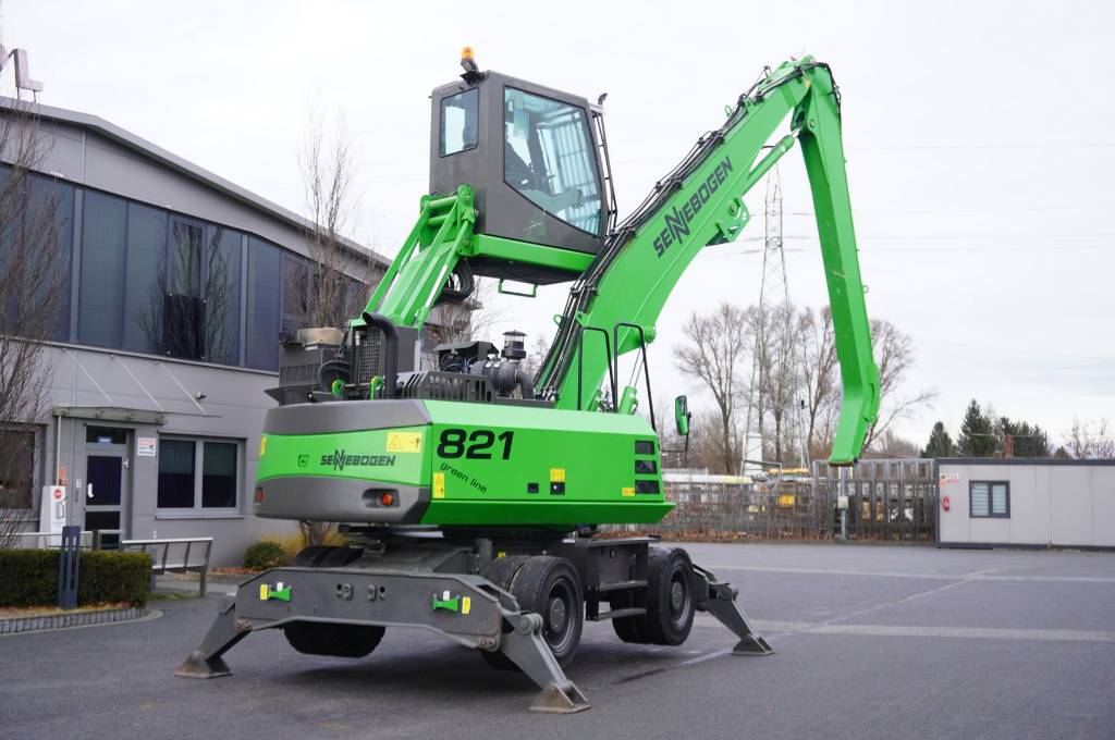 Sennebogen 821 Green Line material handling excavator