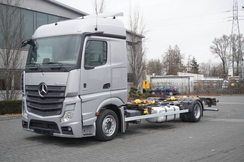 Mercedes-Benz Actros 1843 / BDF Lowdeck / 2021 / 69,000 km!