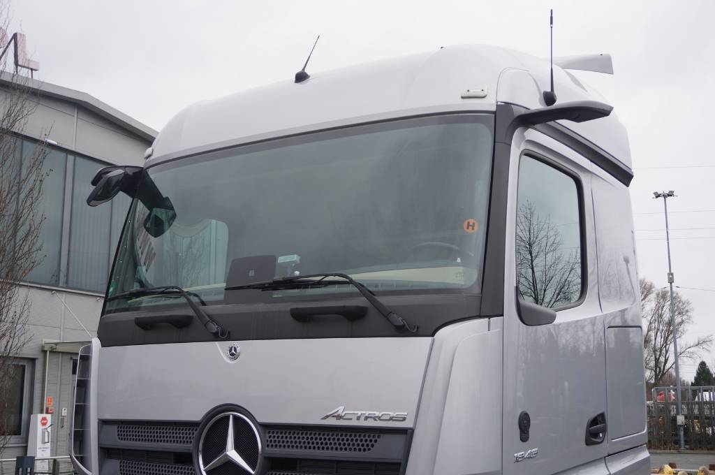 Mercedes-Benz Actros 1843 / BDF Lowdeck / 2021 / 69,000 km!