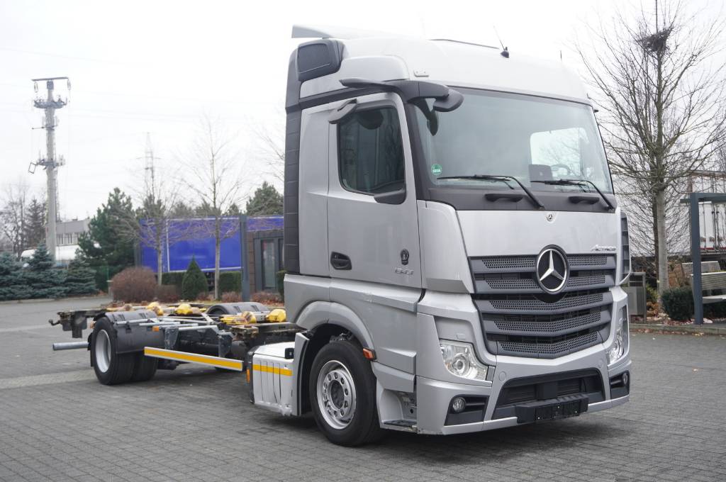 Mercedes-Benz Actros 1843 / BDF Lowdeck / 2021 / 69,000 km!