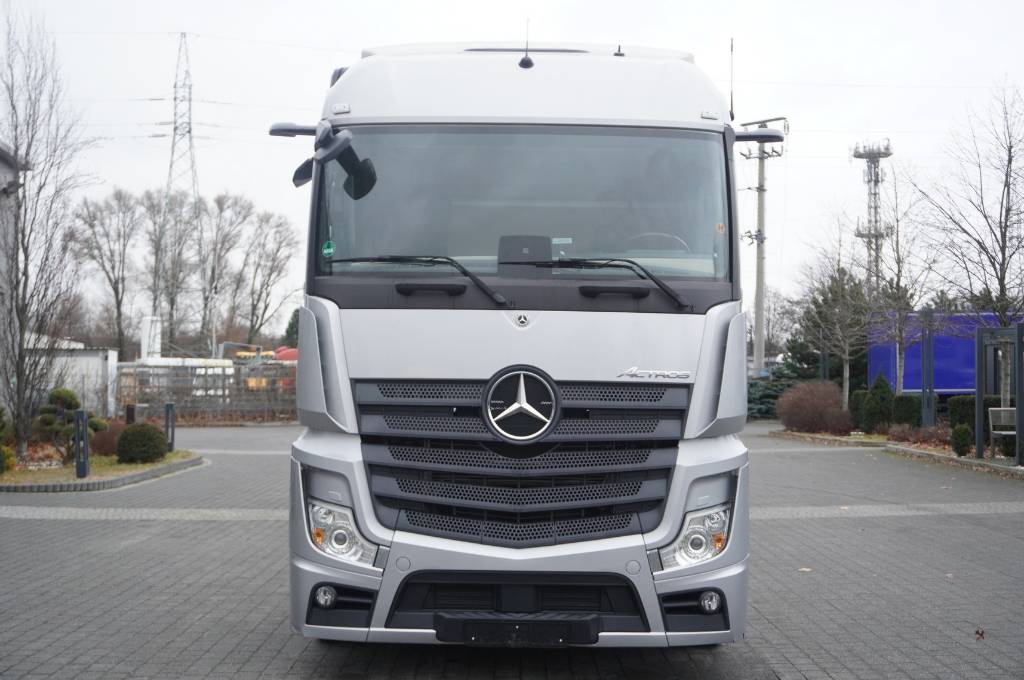 Mercedes-Benz Actros 1843 / BDF Lowdeck / 2021 / 69,000 km!