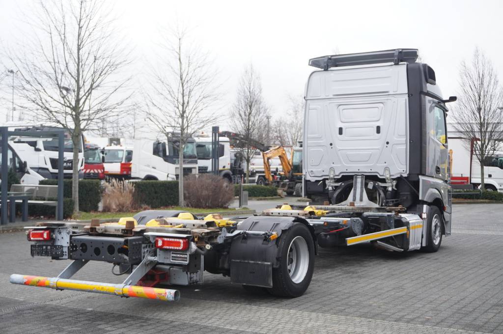 Mercedes-Benz Actros 1843 / BDF Lowdeck / 2021 / 69,000 km!