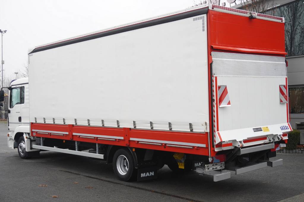 MAN TGL 12.250 curtainsider / sleeper cab / lift DHOLL