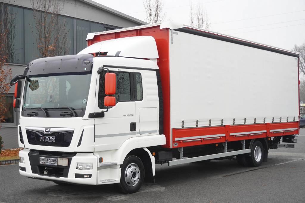 MAN TGL 12.250 curtainsider / sleeper cab / lift DHOLL